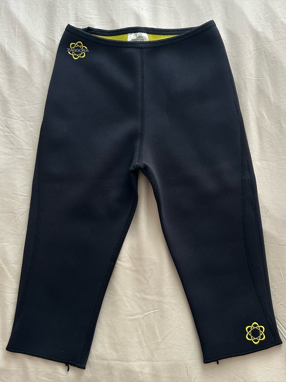 Zaggora Hot Pants black neoprene capri workout sweat leggings